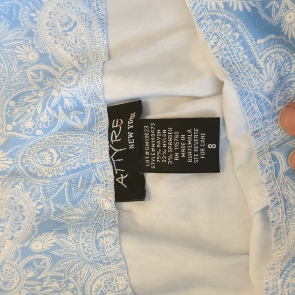 Attyre (8) Blue/Wht Floral High Rise Capris - Picture 4 of 7